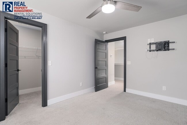 Building Photo - 3527 Pershing Dr