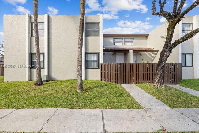 Building Photo - 10050 NW 9th St Cir