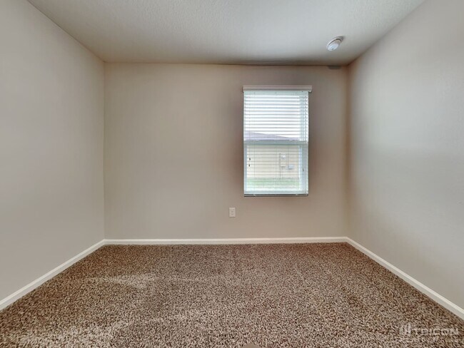 Building Photo - 2110 Pebble Point Dr