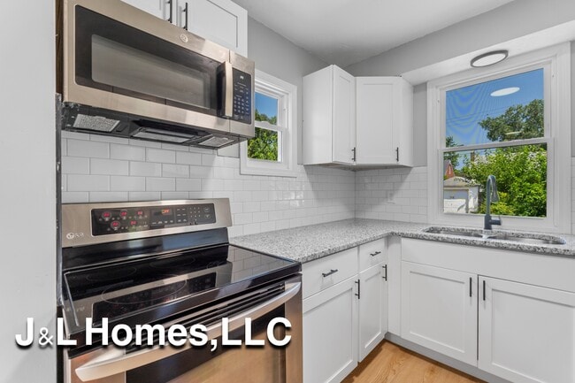 Primary Photo - 568 Whitethorne Ave