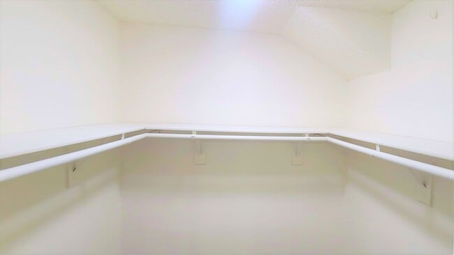 Building Photo - Single Story House in Beautiful Gated Comm...