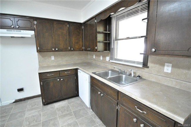 Building Photo - 334 Dee Dr