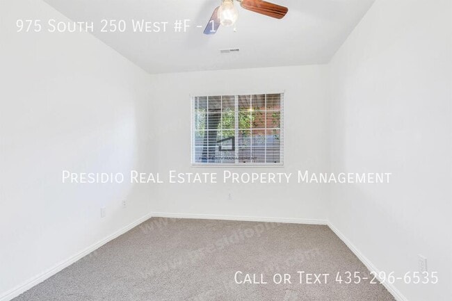 Building Photo - 975 S 250 W St