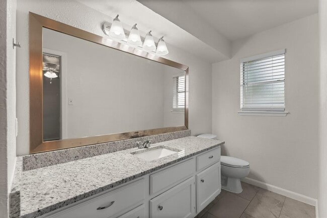 Building Photo - 2102 Whitelaw Dr