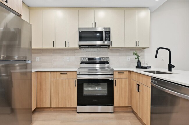 Building Photo - 161 Van Wagenen Ave