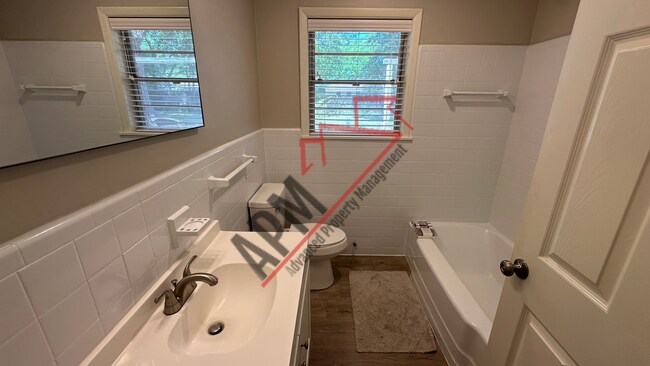 Building Photo - Beautiful Chic Remodeled West Monroe Home!