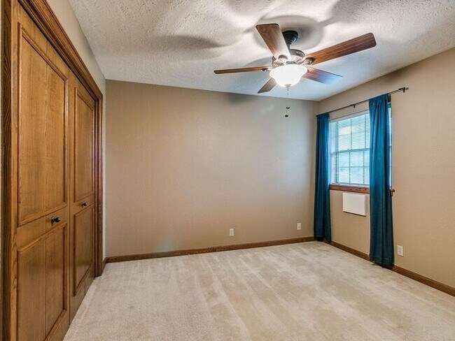 Building Photo - *Rare Find* Stunning Brookhaven 4 Bed 2.5 ...