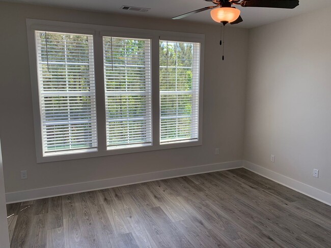 Building Photo - Twin Forks Townhomes