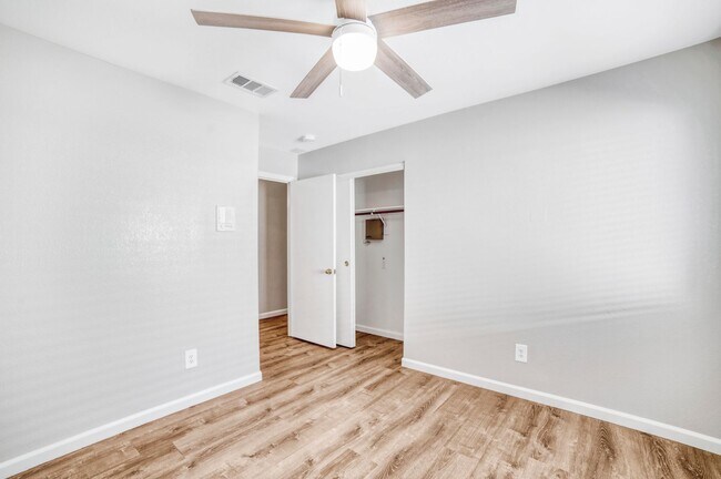 Building Photo - HENDERSON, GATED COMMUNITY, IMMACULATE ONE...