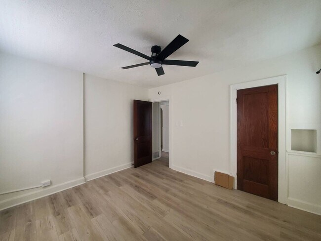 Building Photo - 13407 Puritas Ave