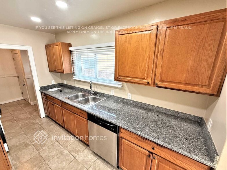 Building Photo - 6046 6th Ave