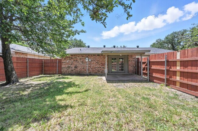 Building Photo - 1827 Paxton Dr