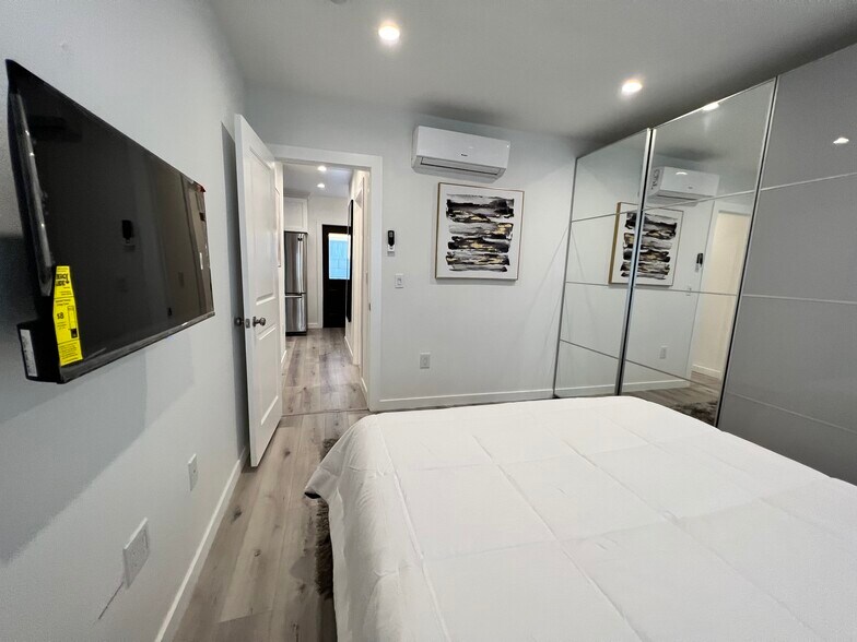 Bedroom - 1235 S Muirfield Rd