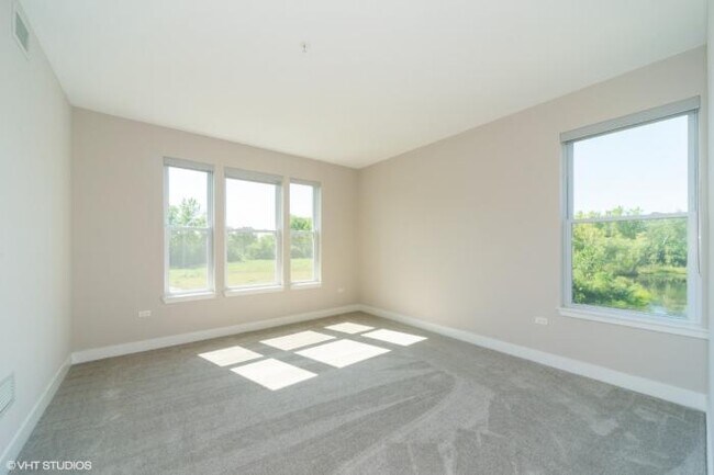 Building Photo - 2 bedroom in OAKBOOK TERRACE IL 60181