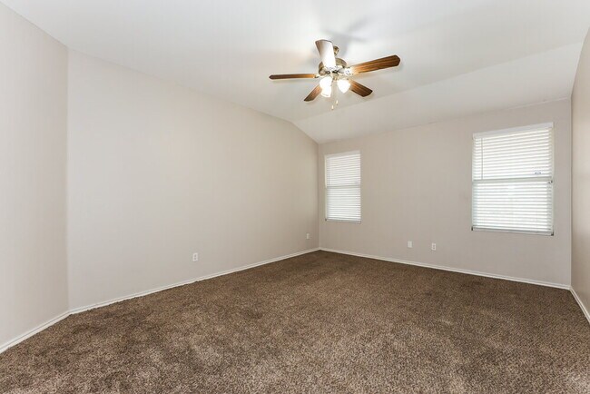 Building Photo - 1917 Indian Lilac Dr