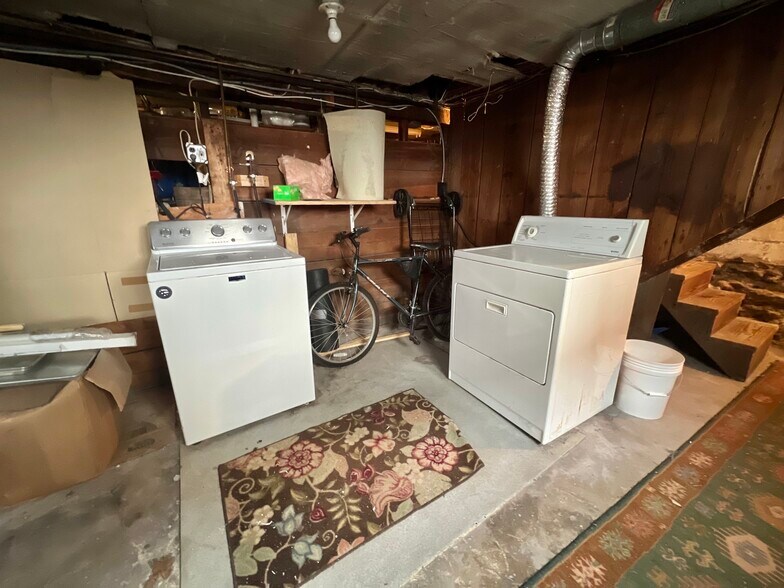 Building Photo - 28 Cornell St