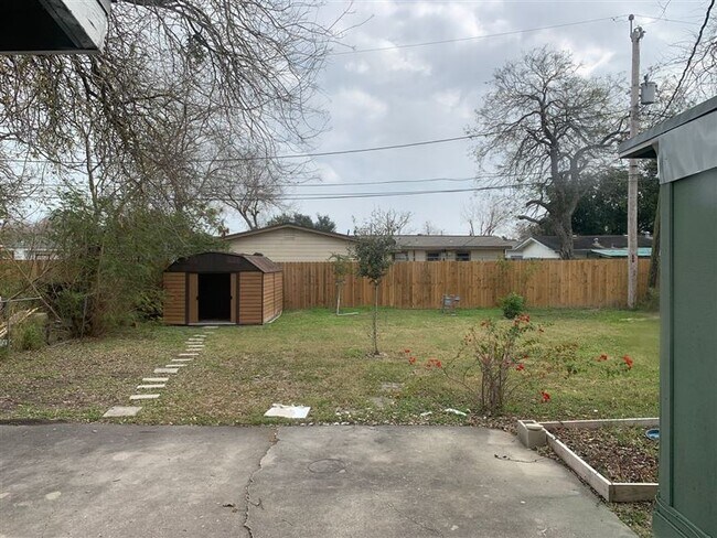 Building Photo - 946 Rickey Dr
