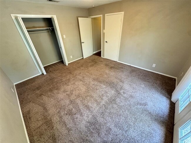 Building Photo - 2607 Parker Ln