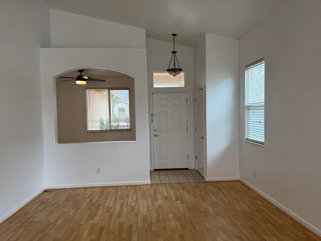 Building Photo - Great 3 Bedroom, 2 Bathroom, 1615 sqft. Ra...