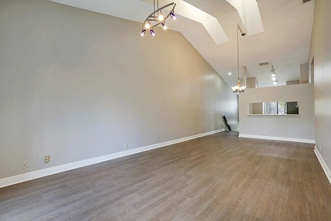 Building Photo - 605 Harbour Pointe Way