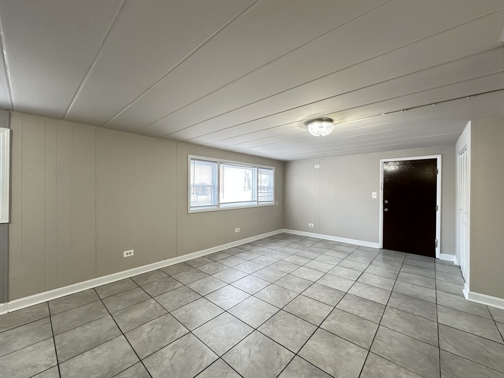 Building Photo - 9632 Ivanhoe Ave