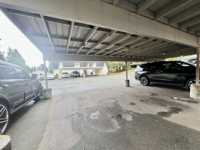 Building Photo - Ground-Level Unit in a Fourplex Near Tacoma Mall