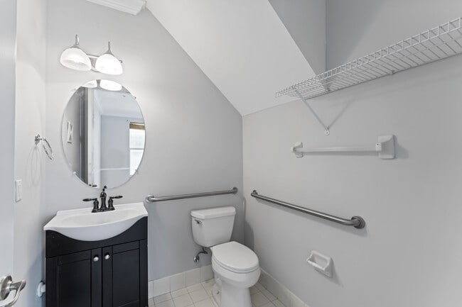 Building Photo - 1365 Vía De Pepi