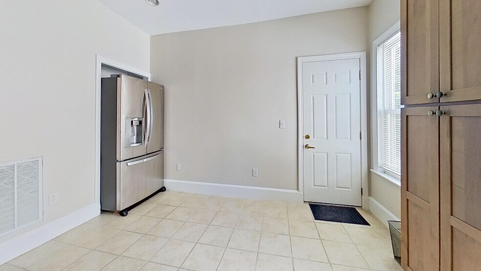 Building Photo - 124 Cedar St