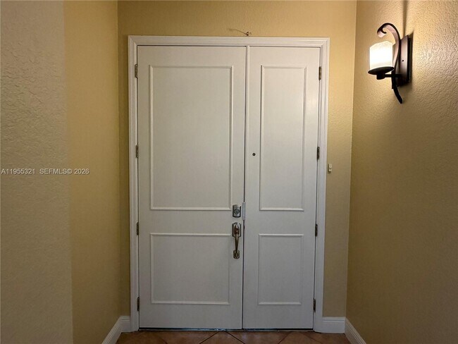 Building Photo - 107 Mendoza Ave