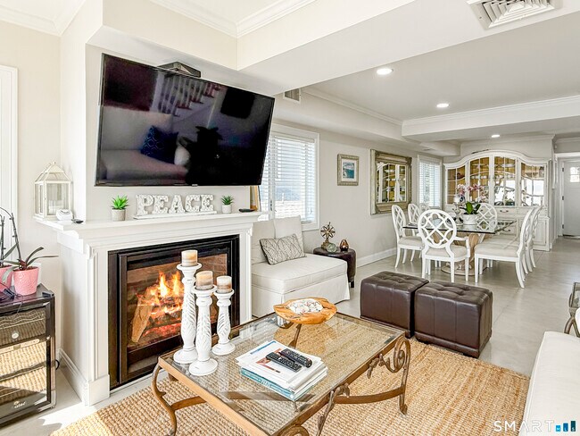 Building Photo - 41 Hillside Ave