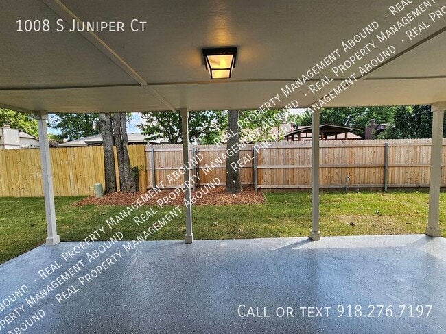 Building Photo - 1008 S Juniper Ct