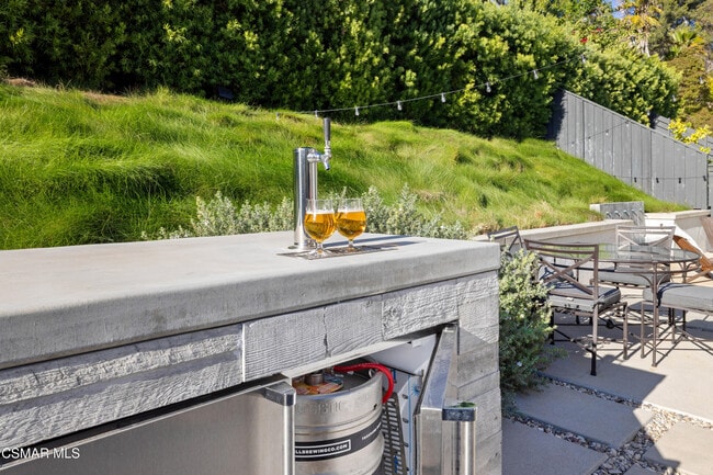 Building Photo - 1501 Valecroft Ave