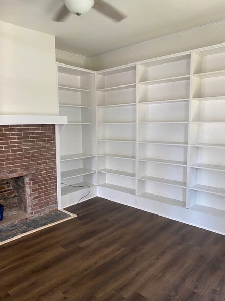 Dining/Library - 102 Watson Ct