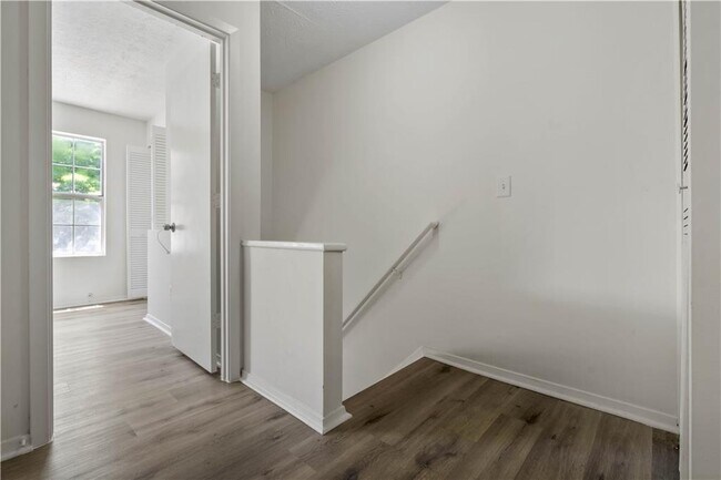 Building Photo - 2951 Aspen Woods Entry