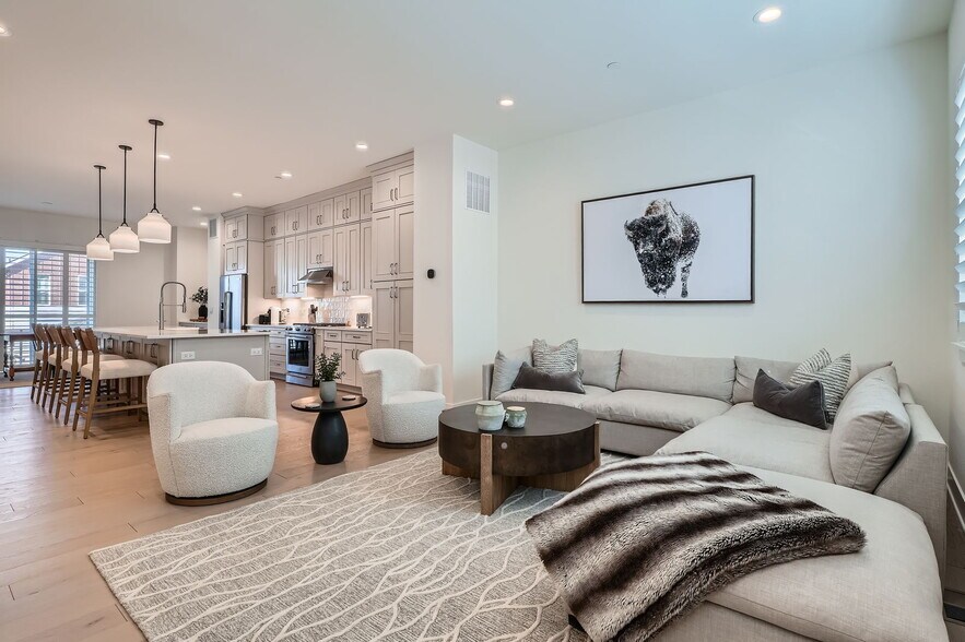 Building Photo - 805 Promenade Dr