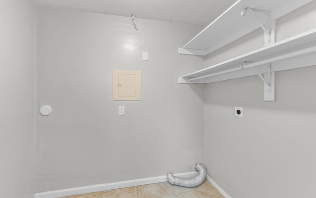 Building Photo - 809 Hampstead Ct