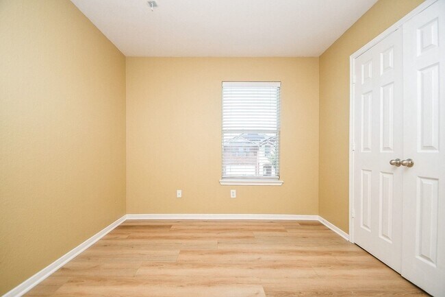 Building Photo - 402 New Hope Ln