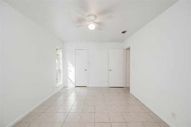 Building Photo - 3304 Dolphin Cove