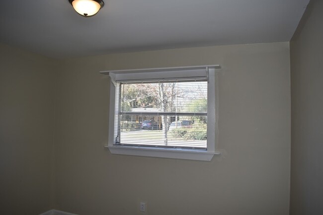 Building Photo - 4735 Redstone Dr