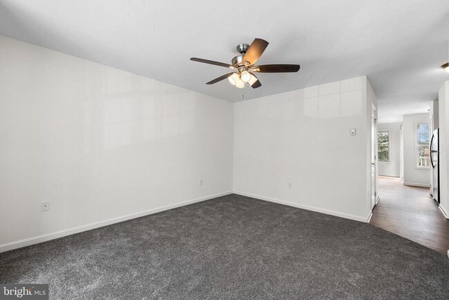 Building Photo - 33 Shady Tree Ct