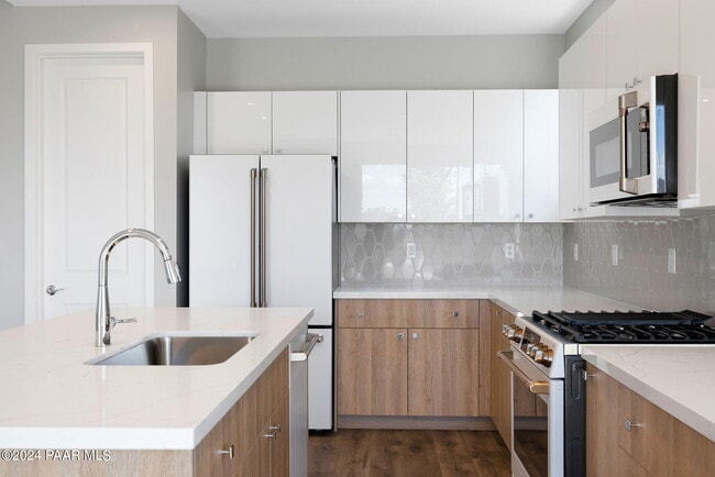 Building Photo - 1328 Rockwood Dr