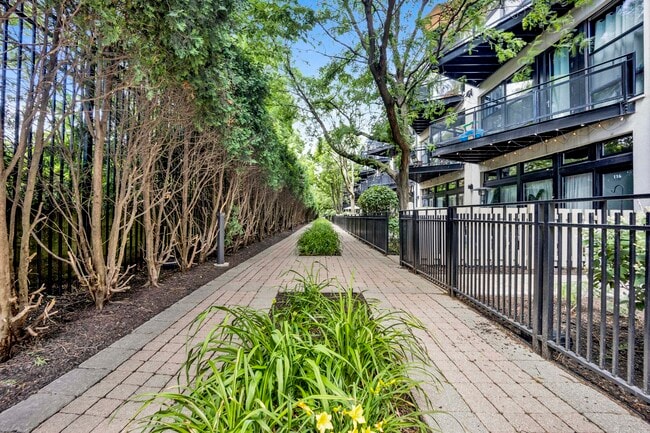 Building Photo - 1111 W 15th St