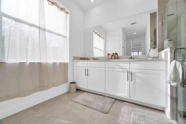 Building Photo - 9060 Remy Ln