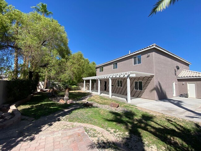 Building Photo - Beautiful 5 bed/3 bath home located in Hen...