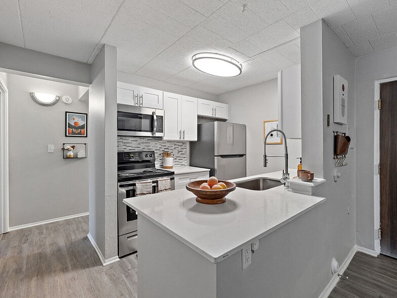 Primary Photo - Southgate Apartments - Southgate, MI