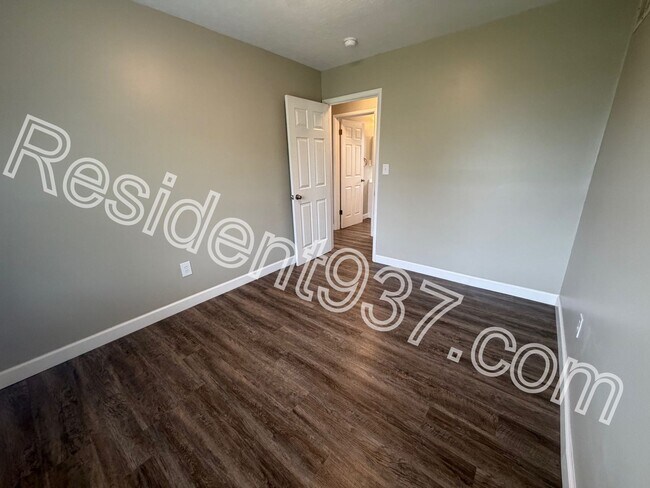 Building Photo - Completely Updated 3 bed 1 Bath home!