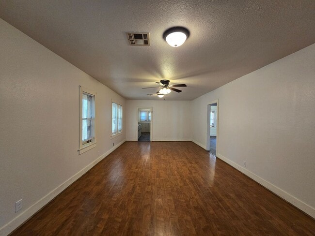 Building Photo - 617 N Bonita Ave