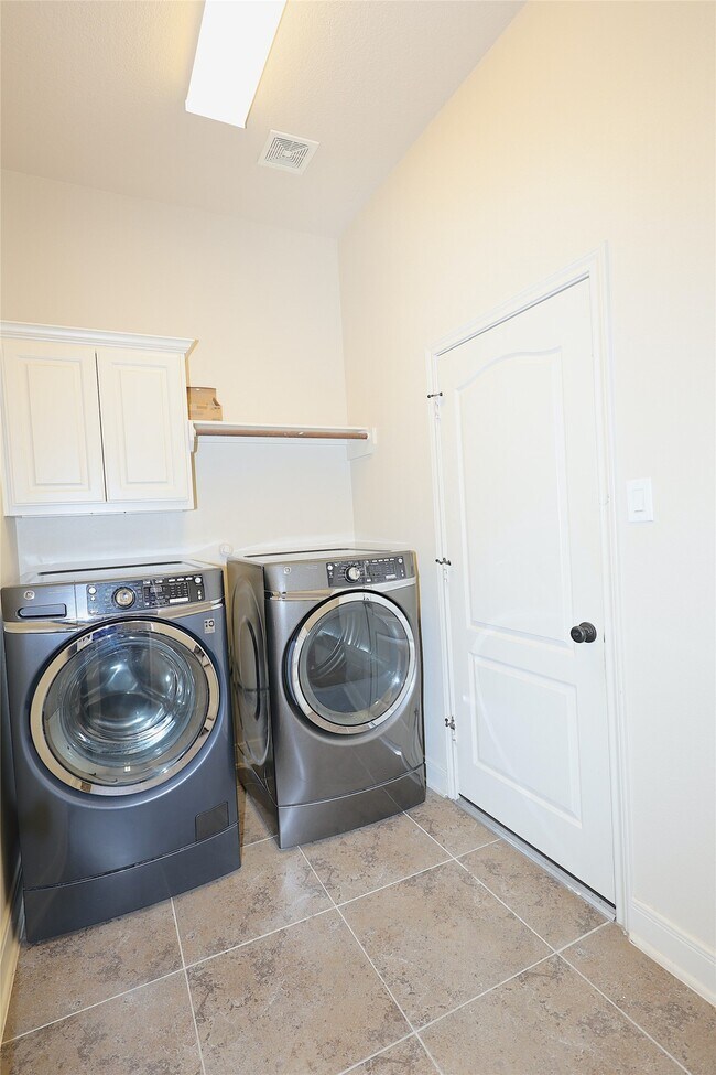 Building Photo - 17311 Quiet Shores Dr