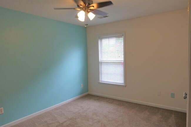 Building Photo - 103 Middlehouse Way