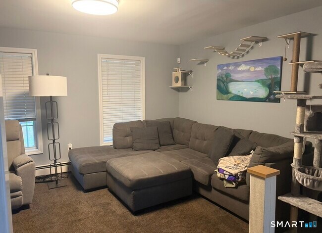 Building Photo - 939 N Main St